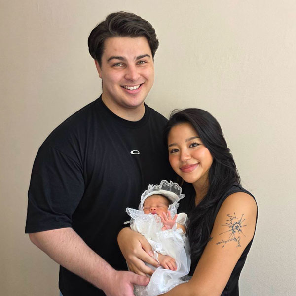 Construction-Assignments-12.-JS-baby-and-family-photo